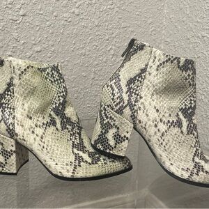Steve Madden jillian vegan leather snakeskin booties 5.5M